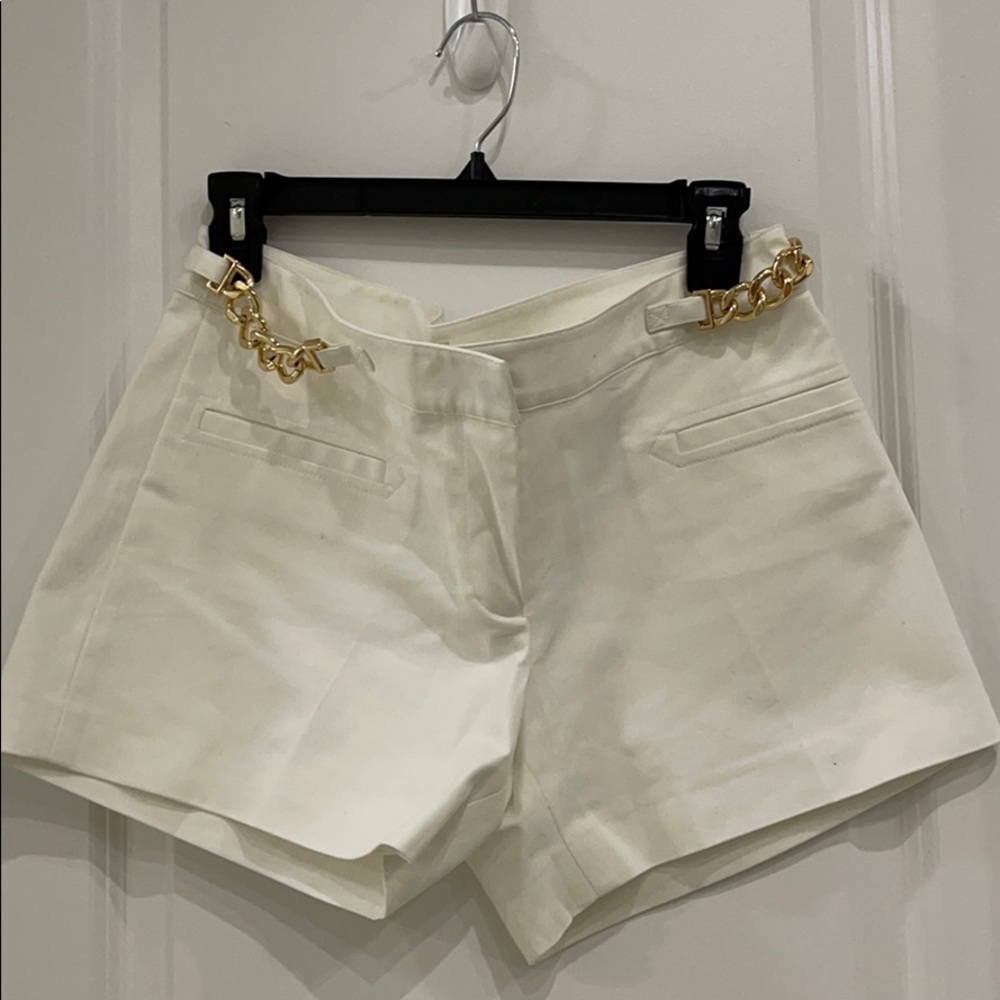 White Michael Kors white short with gold detail